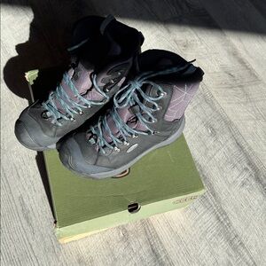 NWT Keen Women's Black and Purple Hiking Boots Women’s size 5